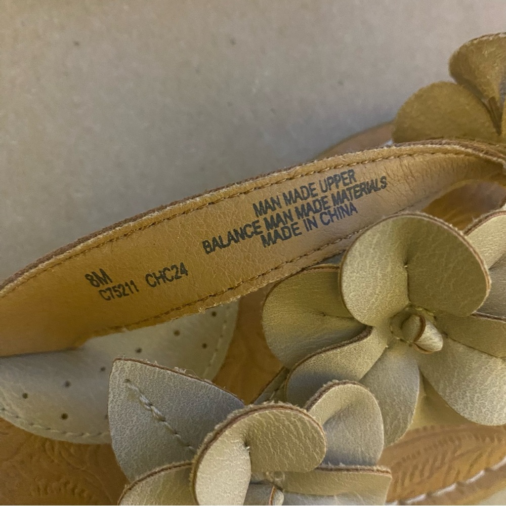 b.o.c. Tan and Brown Floral Sandals 8M GUC - Picture 5 of 8